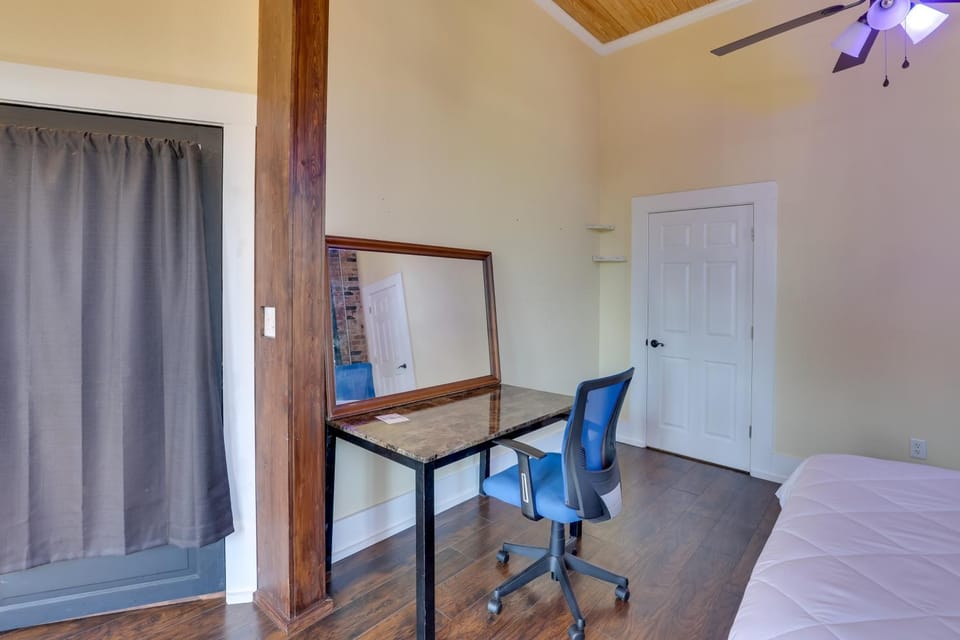 Walk to Courthouse Sq! Loft-Style Marshall Studio Apartment in Marshall