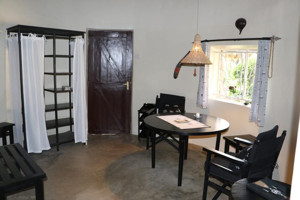 Seating area, Dining area