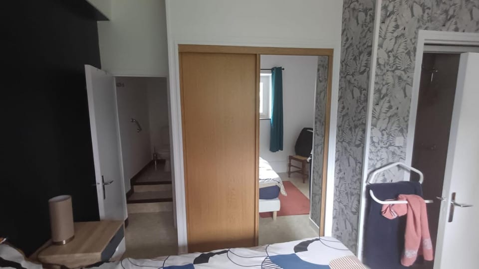 Shower, Toilet, wardrobe