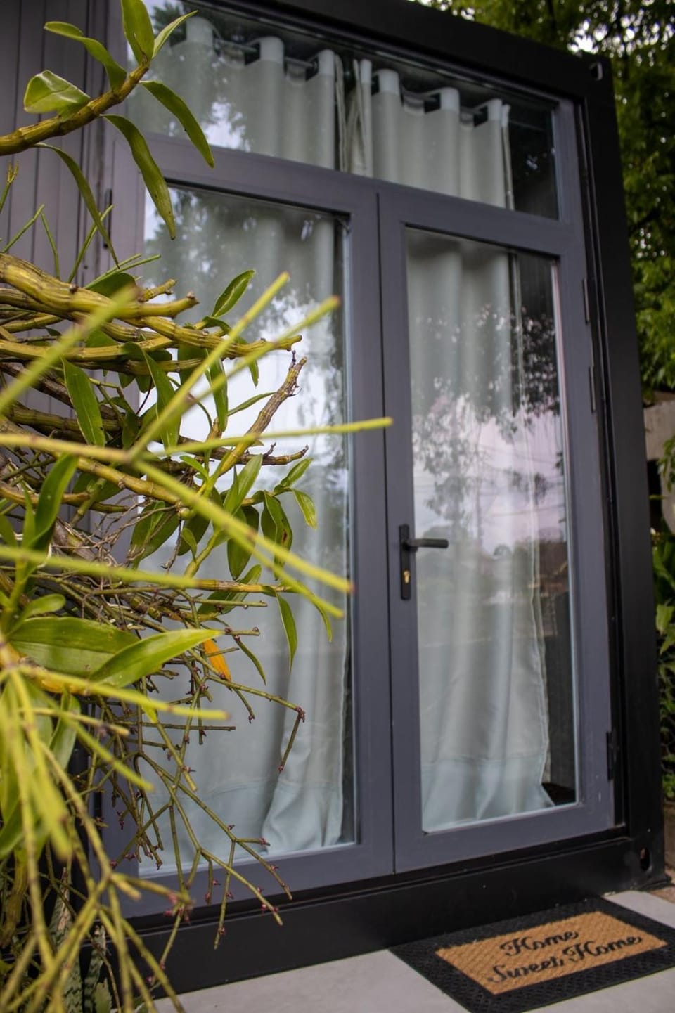 Premium Black 2 House in Canela