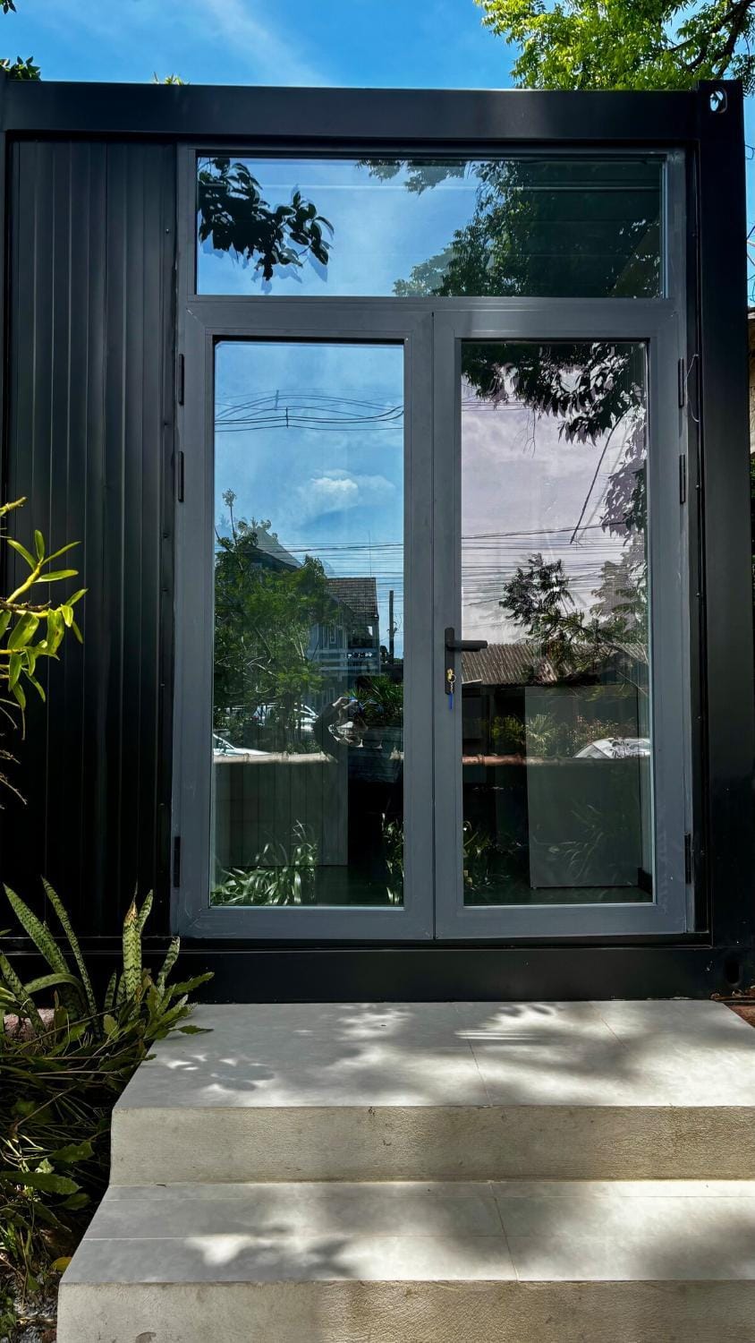 Premium Black 2 House in Canela