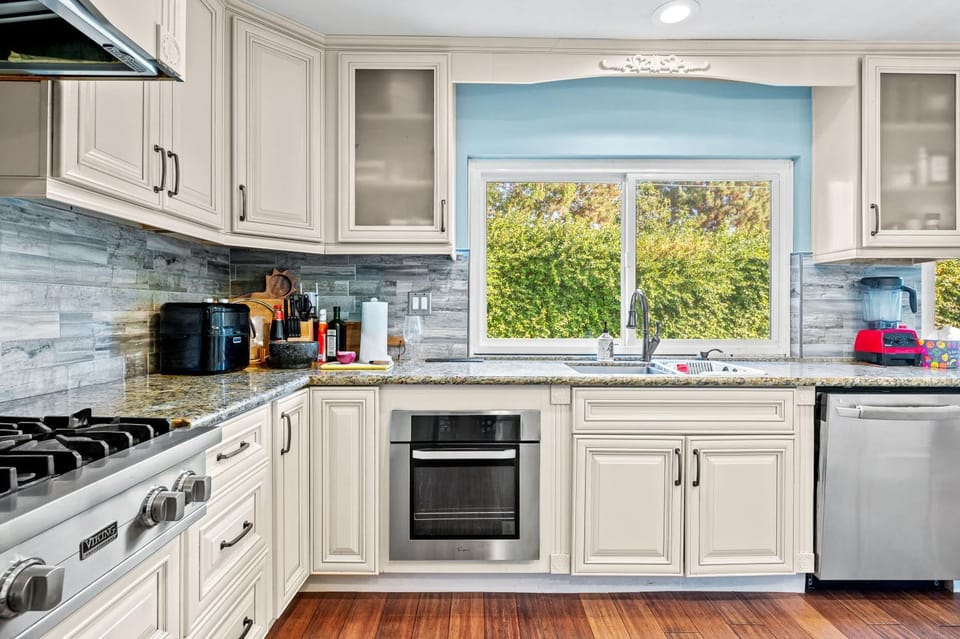 Spacious 4BR Family Retreat w Private Pool House in Cerritos