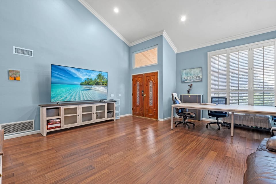 Spacious 4BR Family Retreat w Private Pool House in Cerritos