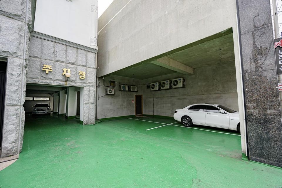 Yeosu Manhattan Hotel Motel in South Korea