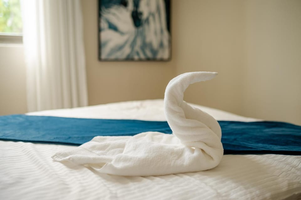 Chic poolside haven 3BR steps from the beach House in Rivière du Rempart District, Mauritius