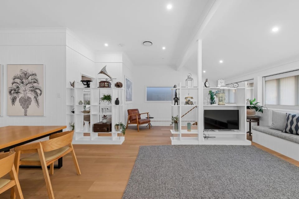 TV and multimedia, Living room, Evening entertainment