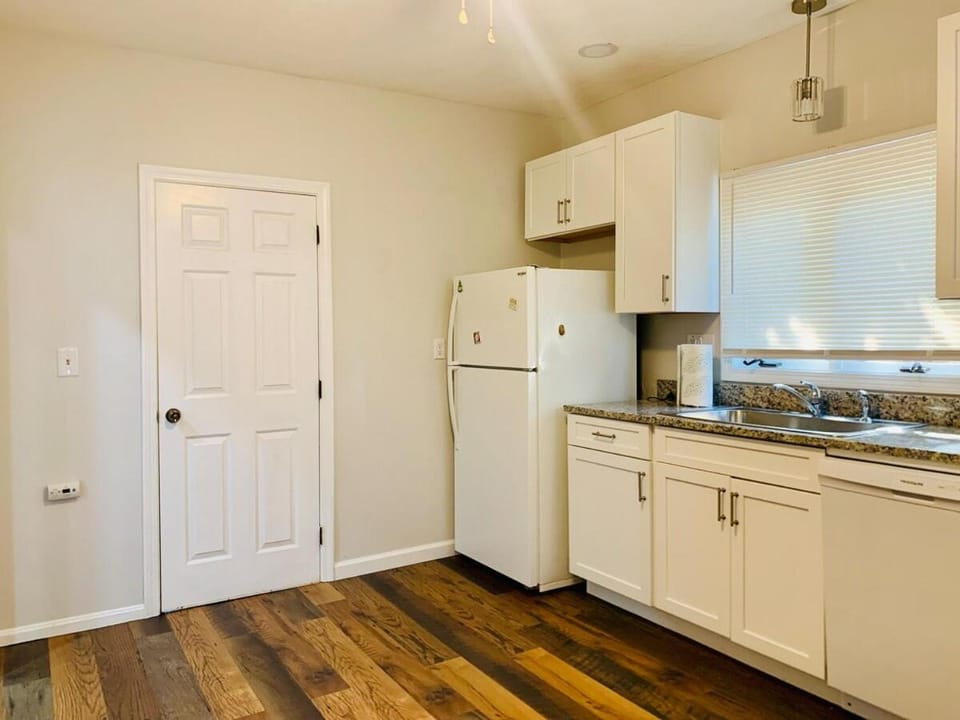 Kitchen or kitchenette, dishwasher, oven, stove