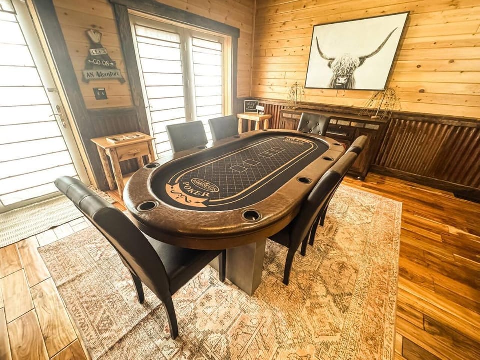 Kantada Retreats-Gameroom HotTub Yellowstone Park sleeps 10 House in Island Park