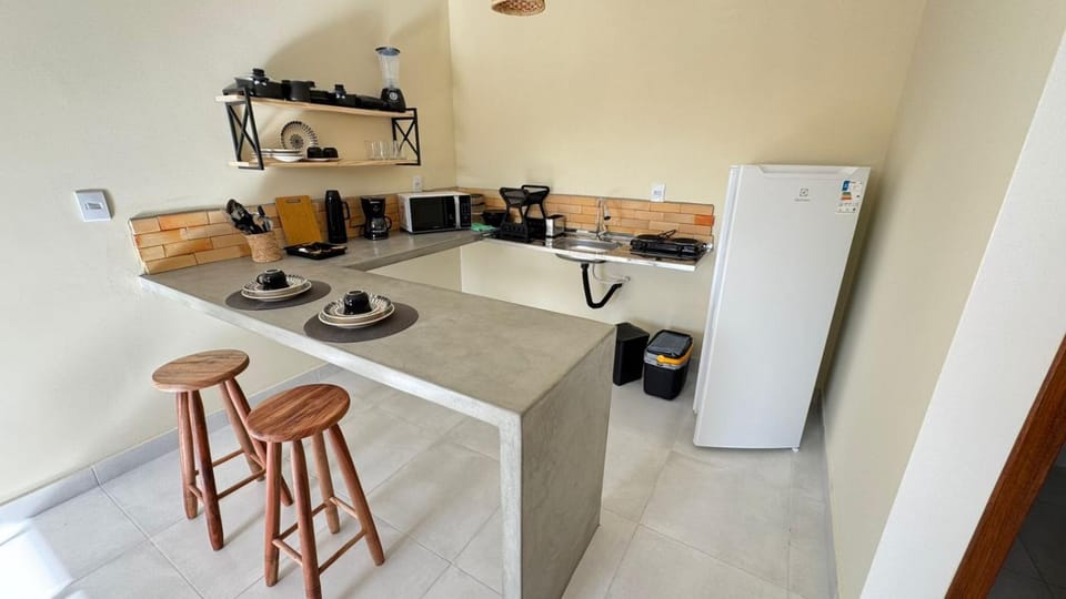 Coffee/tea facilities, Kitchen or kitchenette, Dining area, minibar, stove