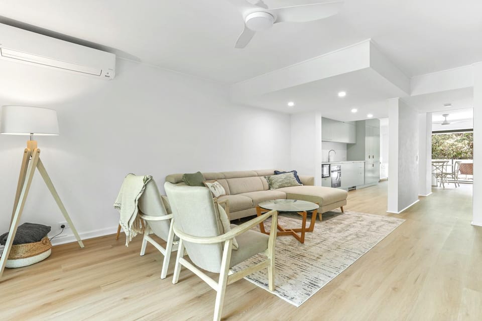 Living room, Seating area, air conditioner
