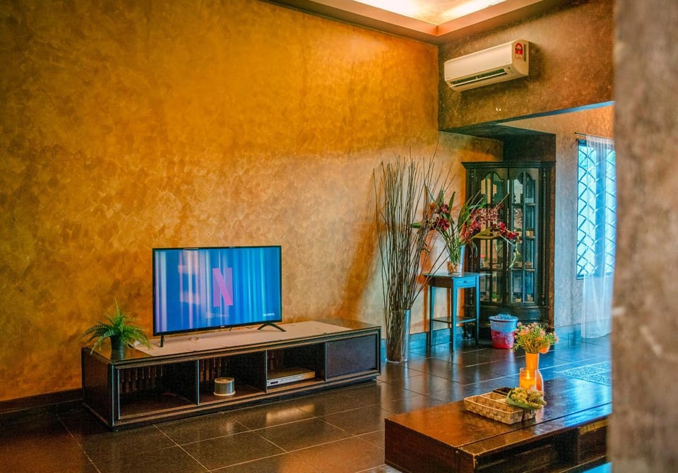 Communal lounge/ TV room