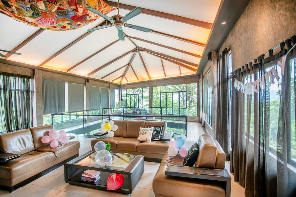 Living room, Seating area