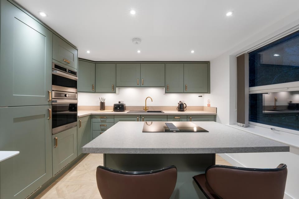 Kitchen or kitchenette, Dining area, dishwasher, stove