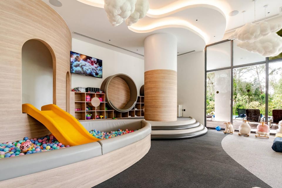 Communal lounge/ TV room