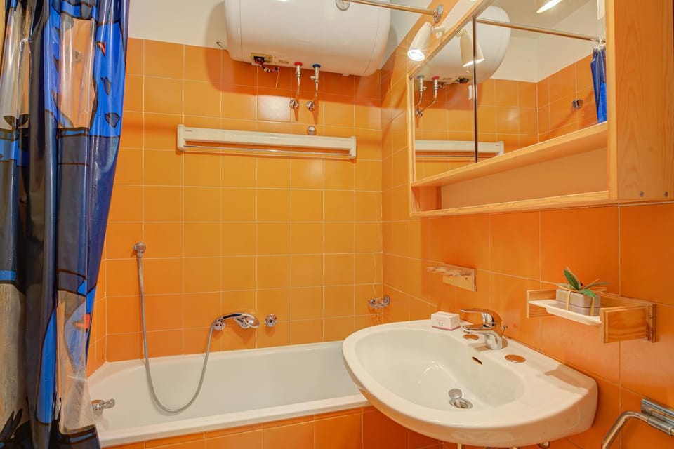 Bathroom, Bath