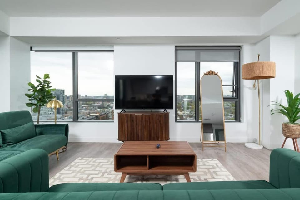 Central 3BR & Den Penthouse Boston Common MGH & TUFTS Apartment in South Boston