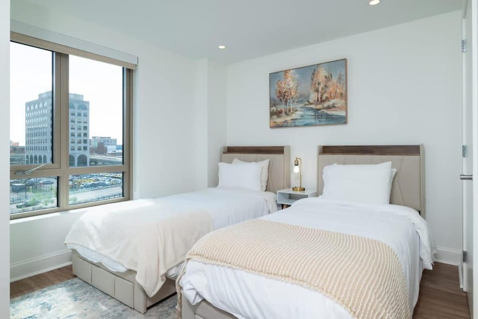 Central 2BR Condo in Downtown Boston & T-Station Apartment in South Boston