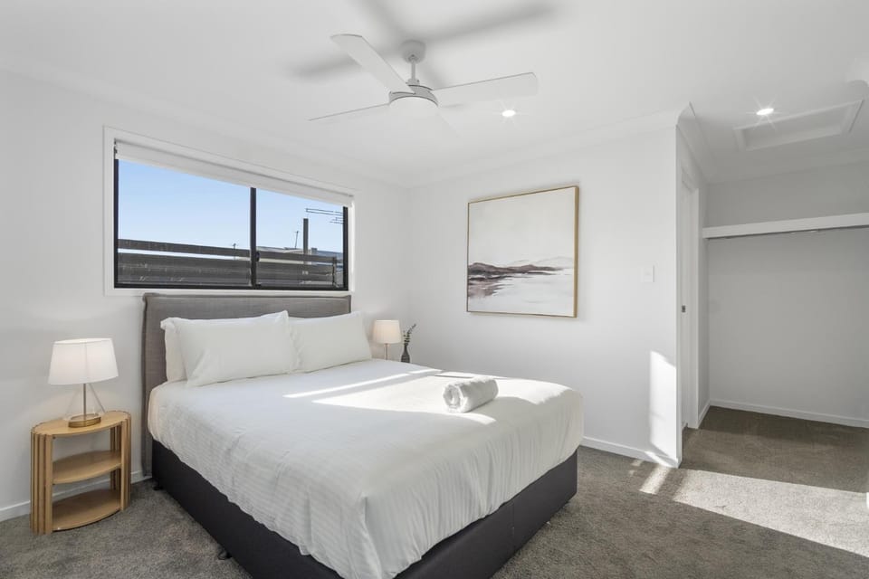 Retreat with Parking Close to Greenslopes Hospital House in Brisbane