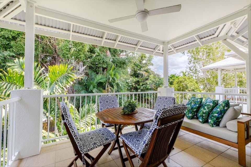 Portsea 76 - Dual Key Studio & 1 BR by the Beach Apartment in Port Douglas