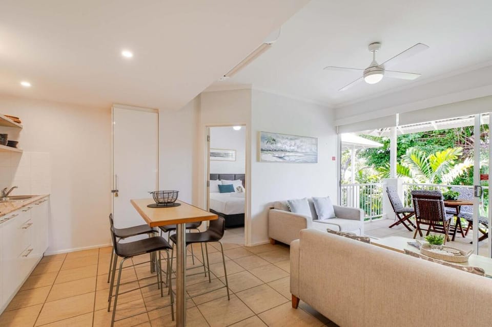 Portsea 76 - Dual Key Studio & 1 BR by the Beach Apartment in Port Douglas