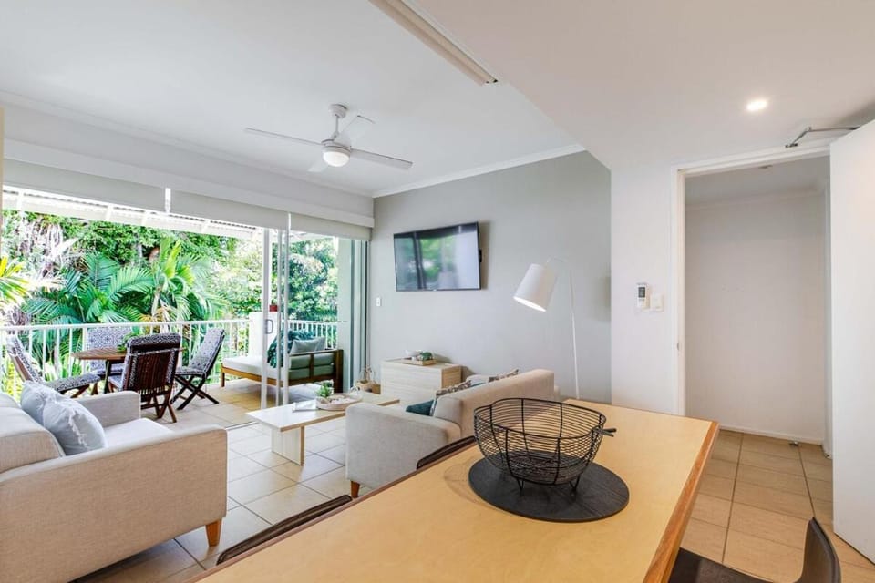 Portsea 76 - Dual Key Studio & 1 BR by the Beach Apartment in Port Douglas