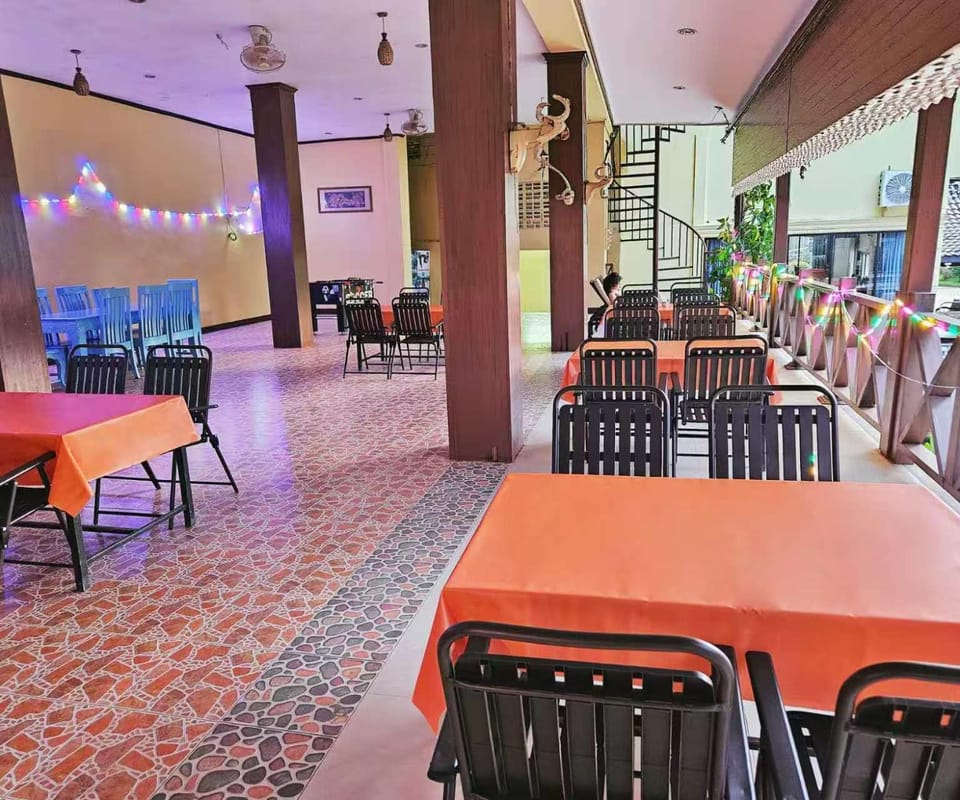 Restaurant/places to eat, Darts, Living room, Lounge or bar, Banquet/Function facilities, Seating area