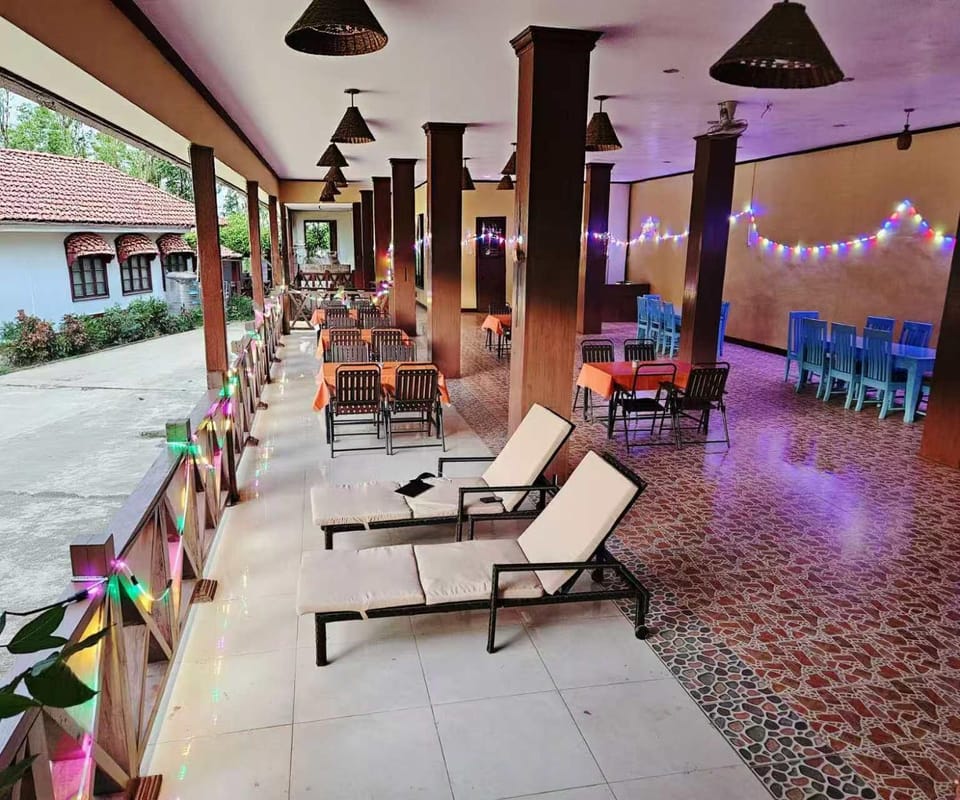 Restaurant/places to eat, Restaurant/places to eat, Billiard, Living room, Lounge or bar, Banquet/Function facilities, Seating area, sunbed
