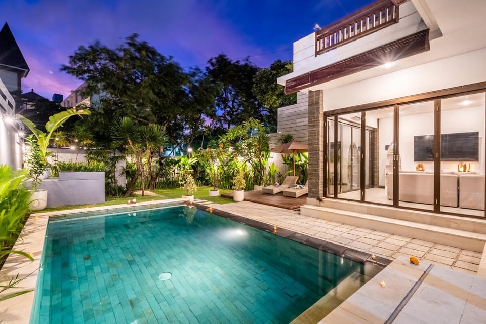 Property building, Patio, Night, Garden view, Pool view, Swimming pool, sunbed