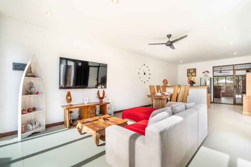 Communal lounge/ TV room, Living room, Seating area, Dining area