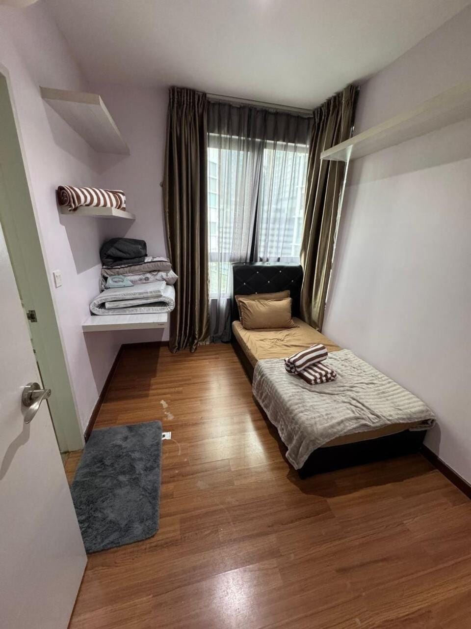 Unit for 3-4 adult Apartment in Selangor, Malaysia