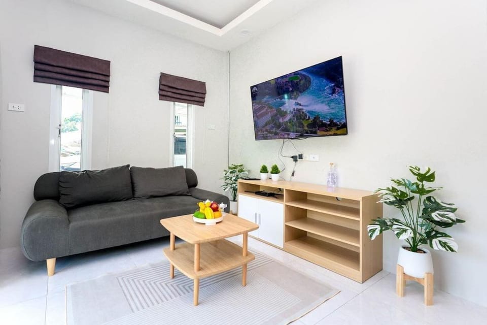 Communal lounge/ TV room, TV and multimedia, Living room