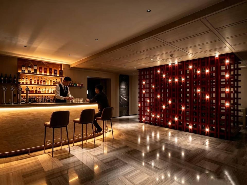 Restaurant/places to eat, Lounge or bar
