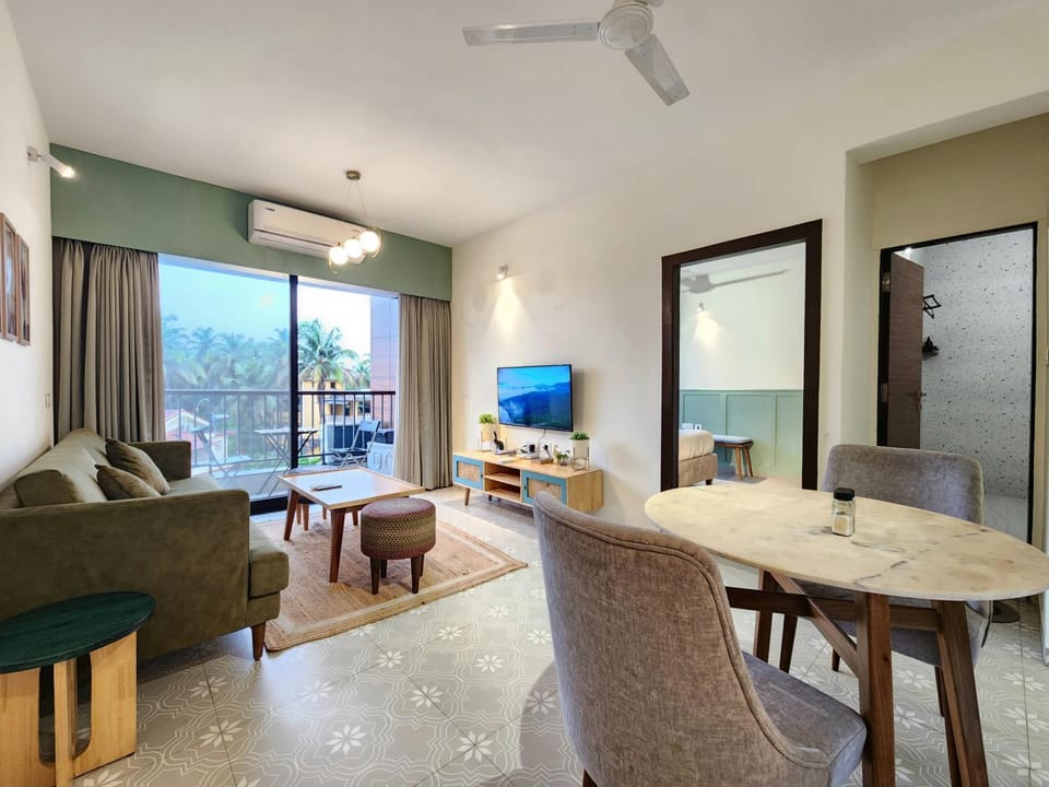 Seating area, Dining area, Evening entertainment