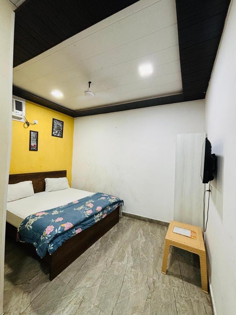 Hotel mid Hotel in Delhi