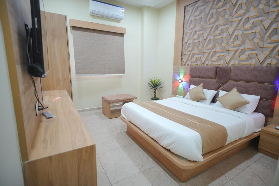 Communal lounge/ TV room, Bed, TV and multimedia, Photo of the whole room, Bedroom, wardrobe, air conditioner