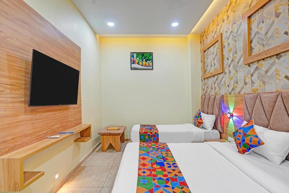 Bed, TV and multimedia, Bedroom