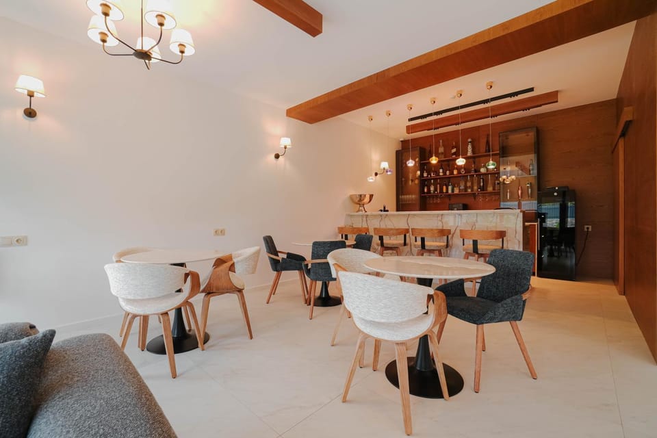 Lounge or bar, Seating area