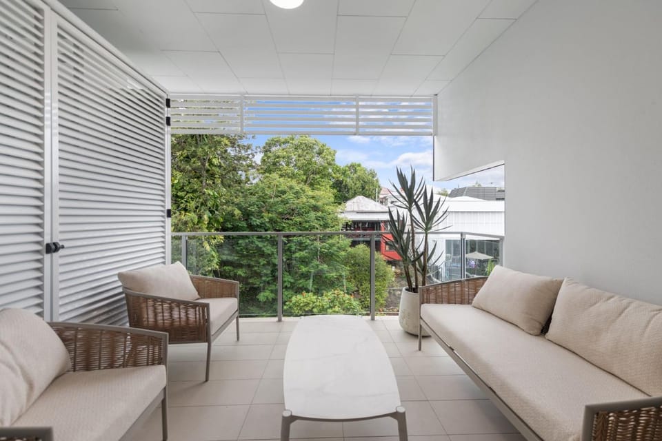 View (from property/room), Balcony/Terrace, Living room