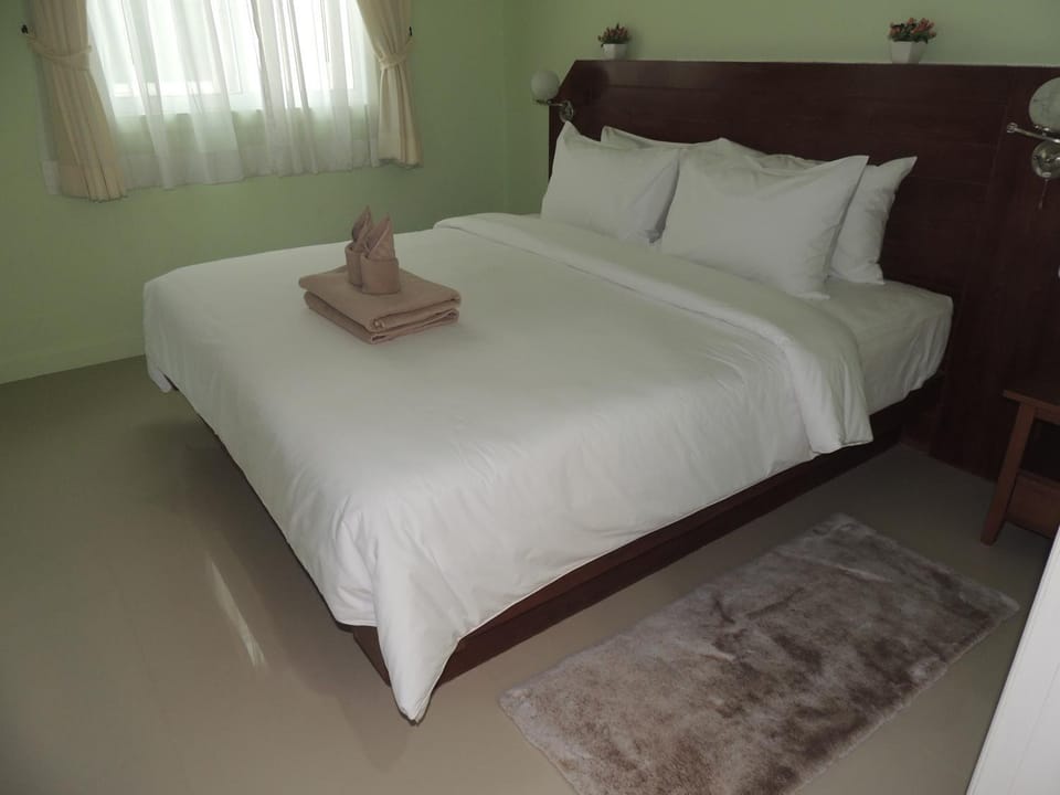 Bed, Bedroom, towels