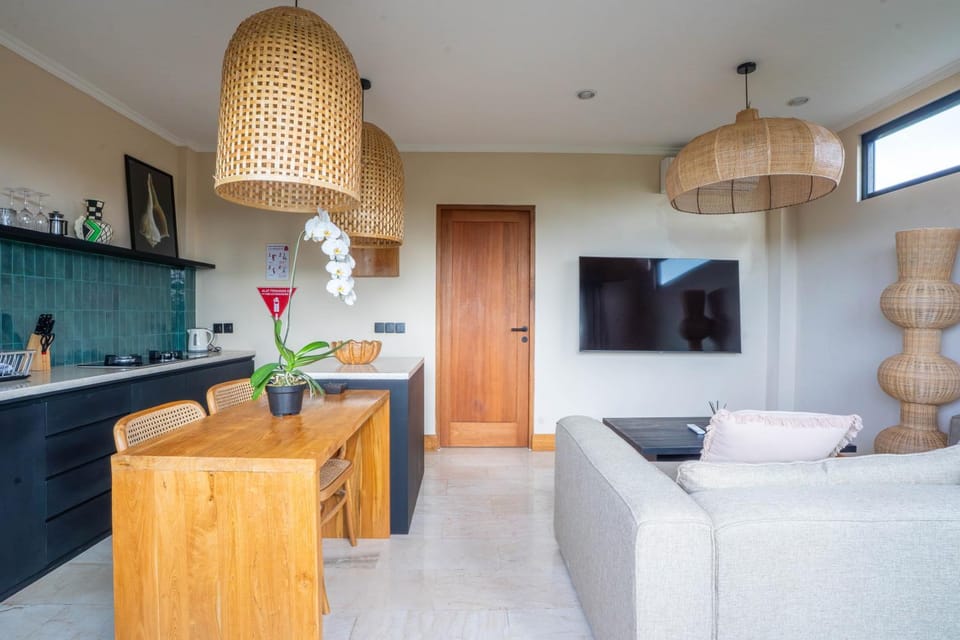 Kitchen or kitchenette, Living room, Seating area, Dining area