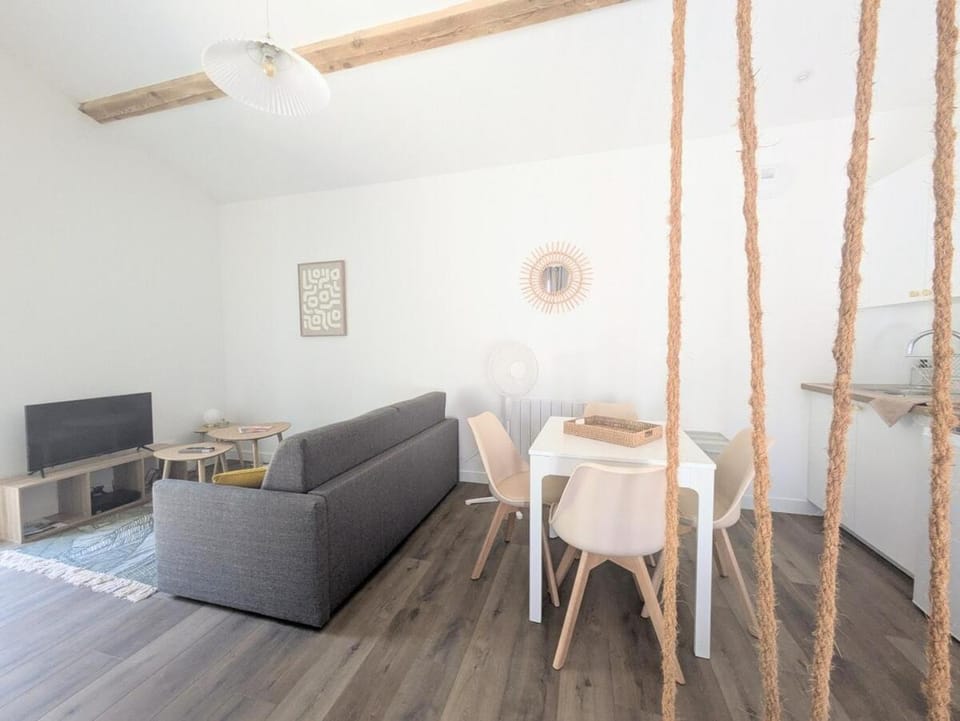 Cocon lumineux 4P avec jardin privé calme Apartment in Nouvelle-Aquitaine