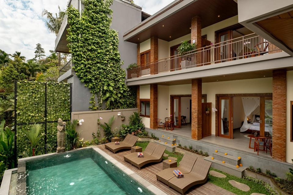 Property building, Garden, Balcony/Terrace, Pool view, sunbed