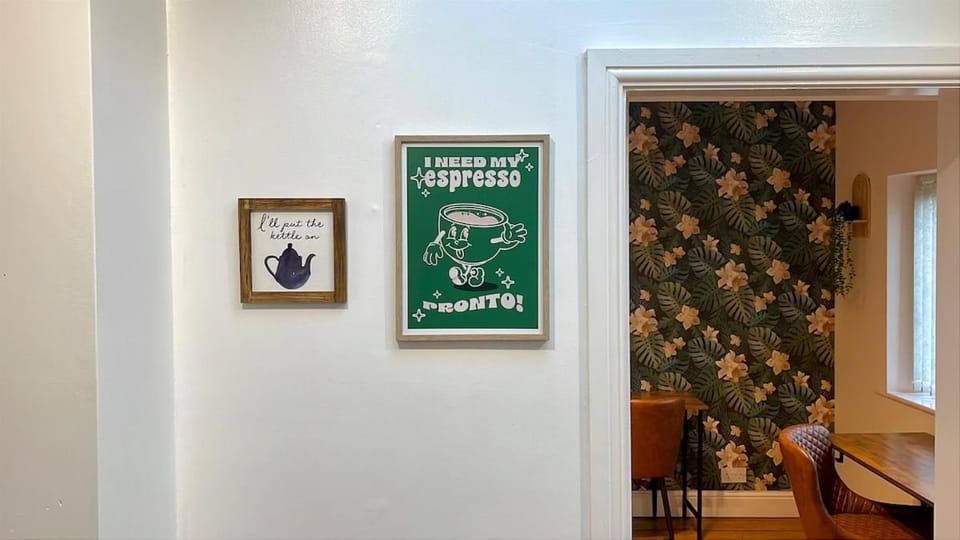 Large Contractor House - 6 Bedrooms - 10 BEDS - Free Private Parking House in Middlesbrough