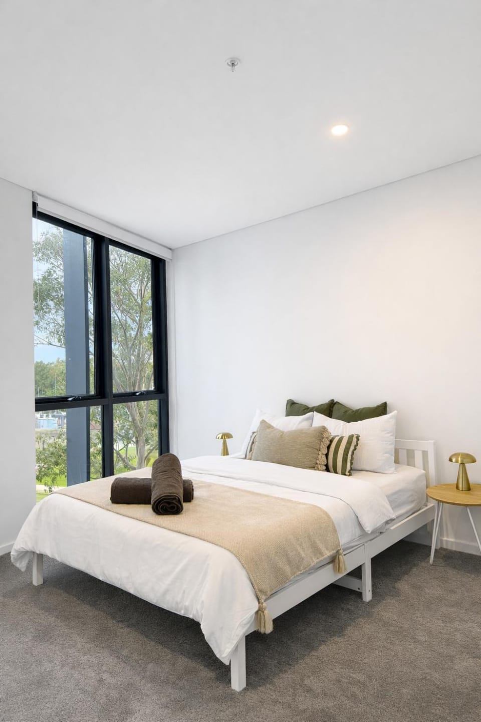 Bed, Photo of the whole room, Bedroom, towels
