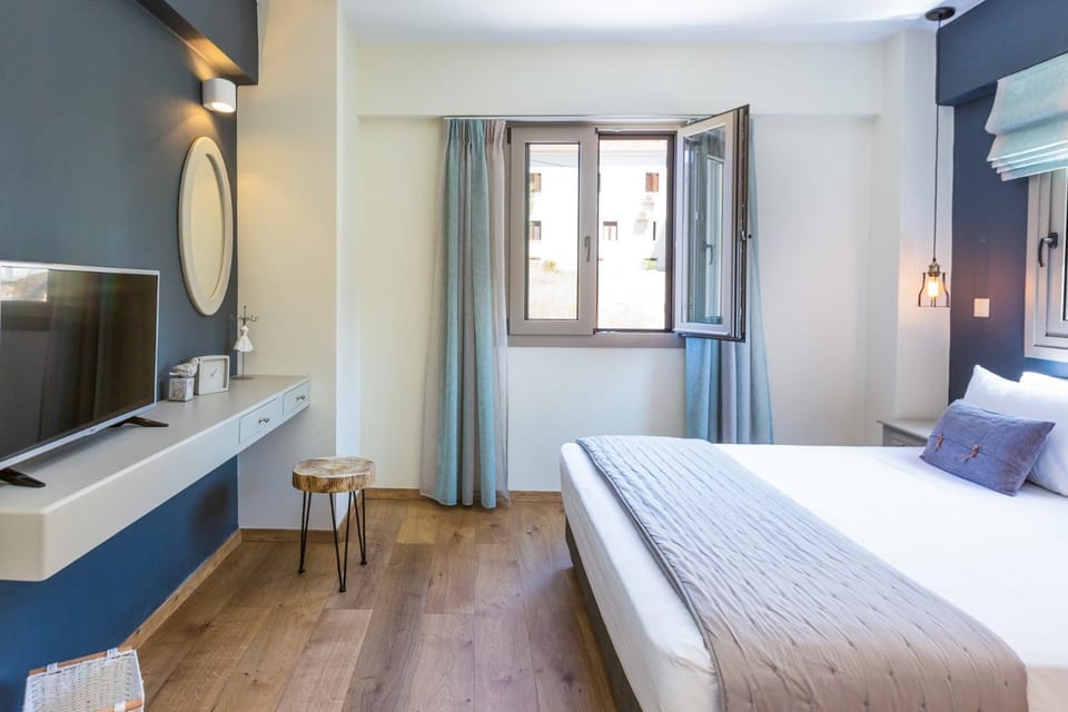 TV and multimedia, Photo of the whole room, Bedroom