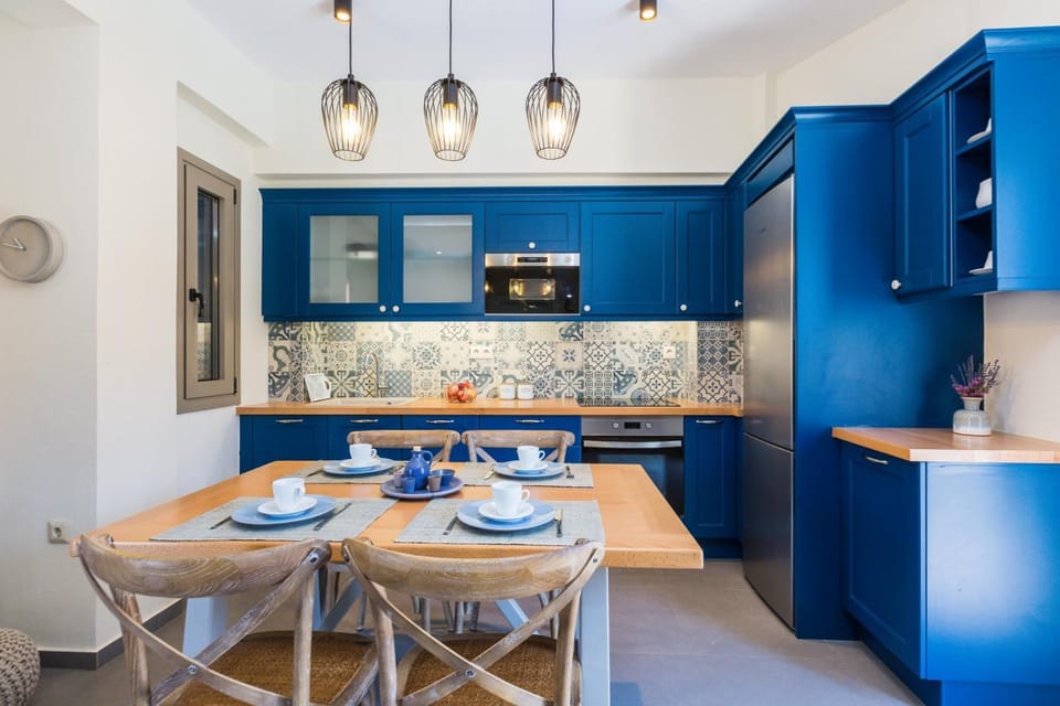 Dining area, kitchen