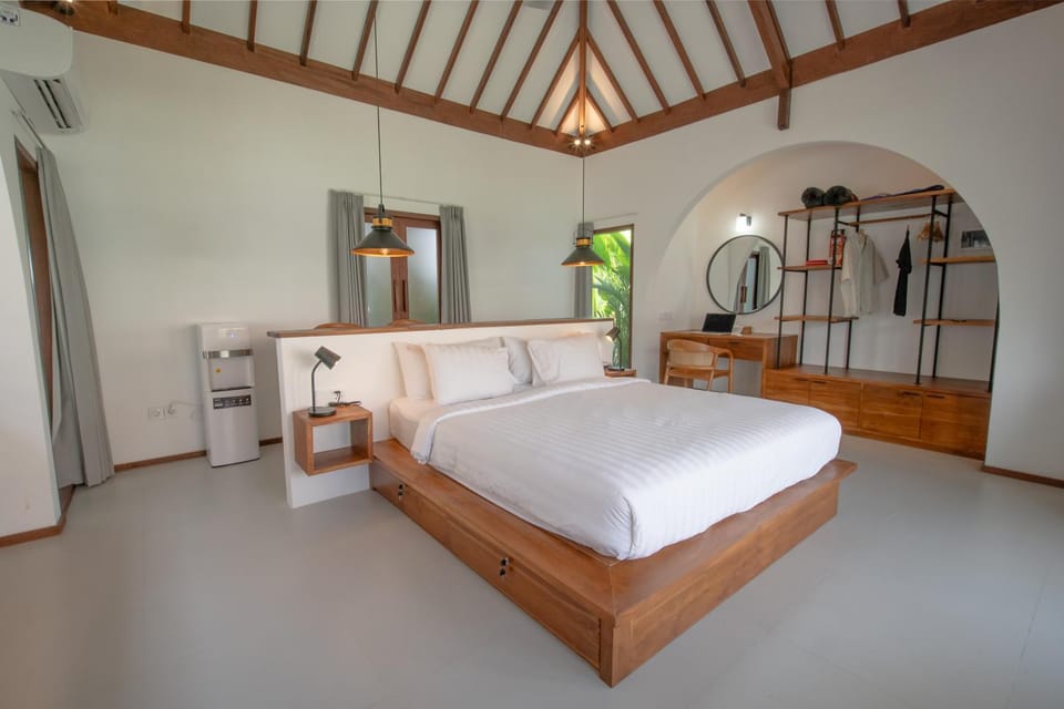 Photo of the whole room, Bedroom