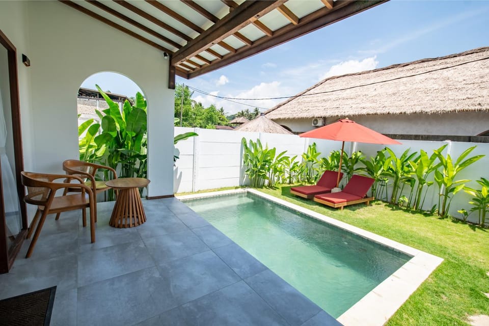 Pool view, Swimming pool, sunbed