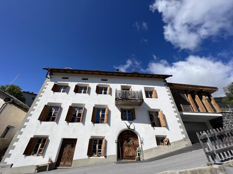 Property building, Facade/entrance, Off site