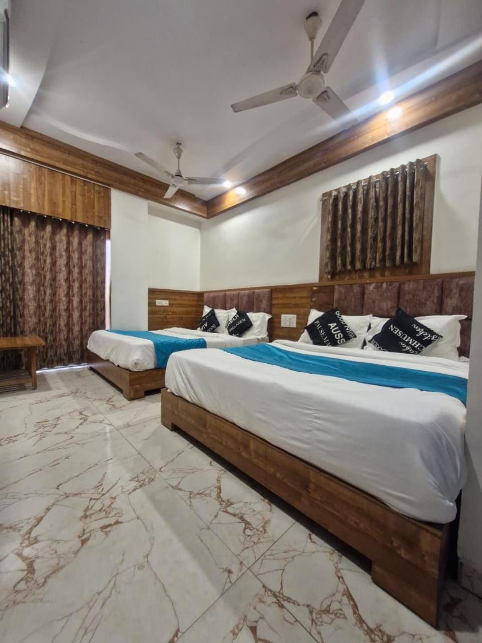 Hotel Signature Hotel in Ahmedabad